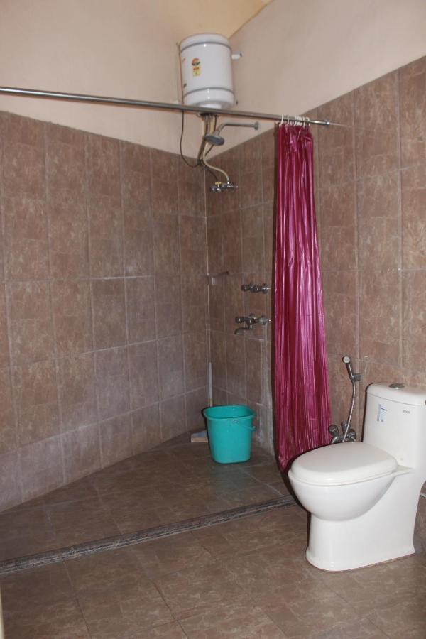 ורנאסי Cozy Inn מראה חיצוני תמונה