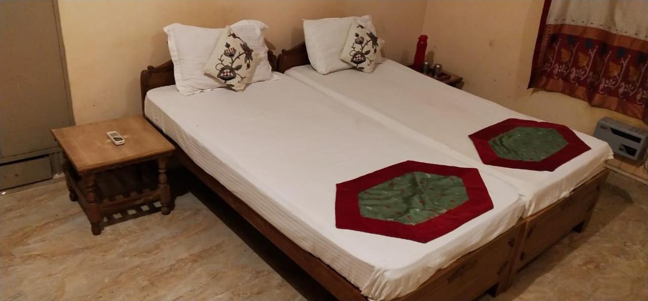 ורנאסי Cozy Inn מראה חיצוני תמונה