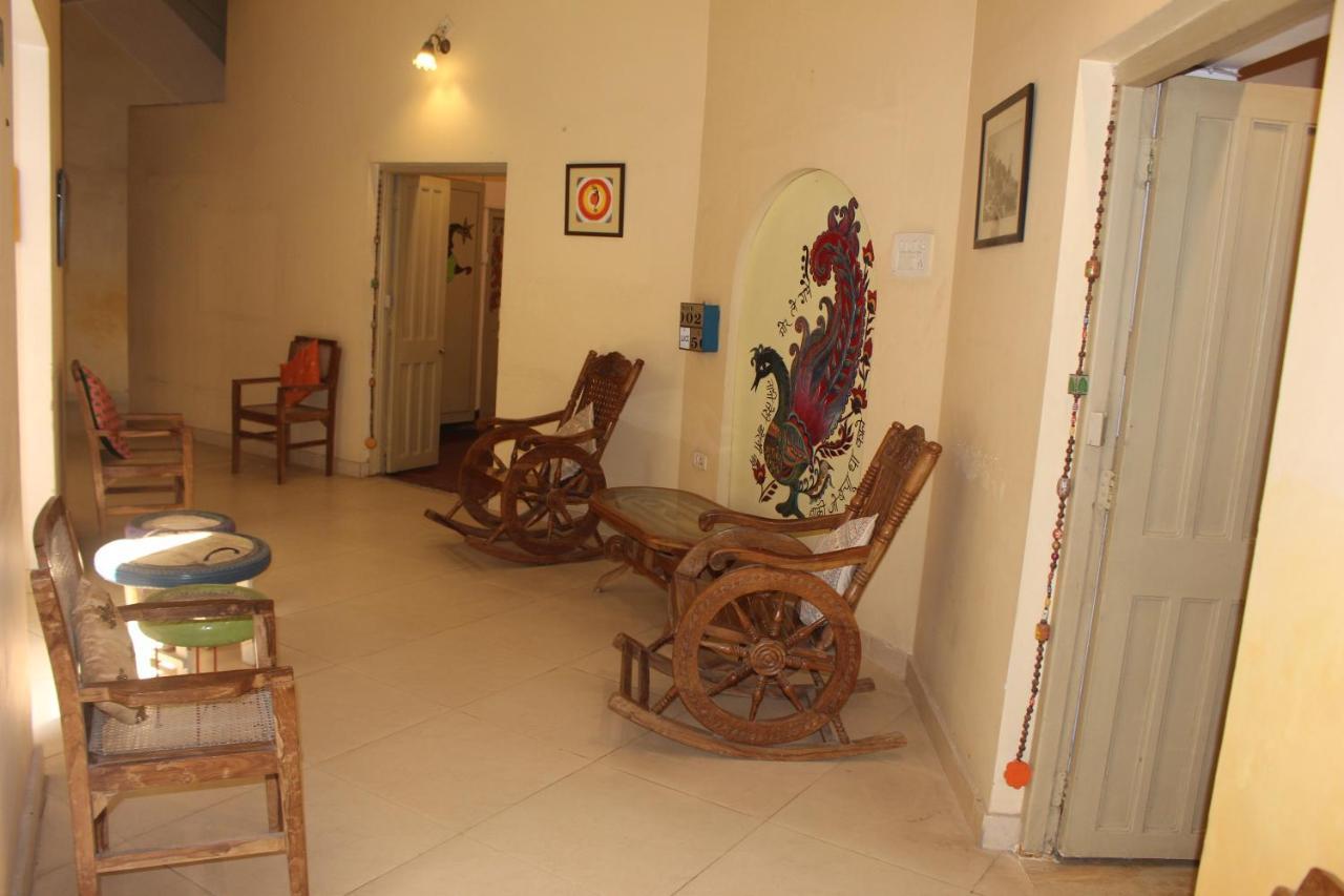 ורנאסי Cozy Inn מראה חיצוני תמונה