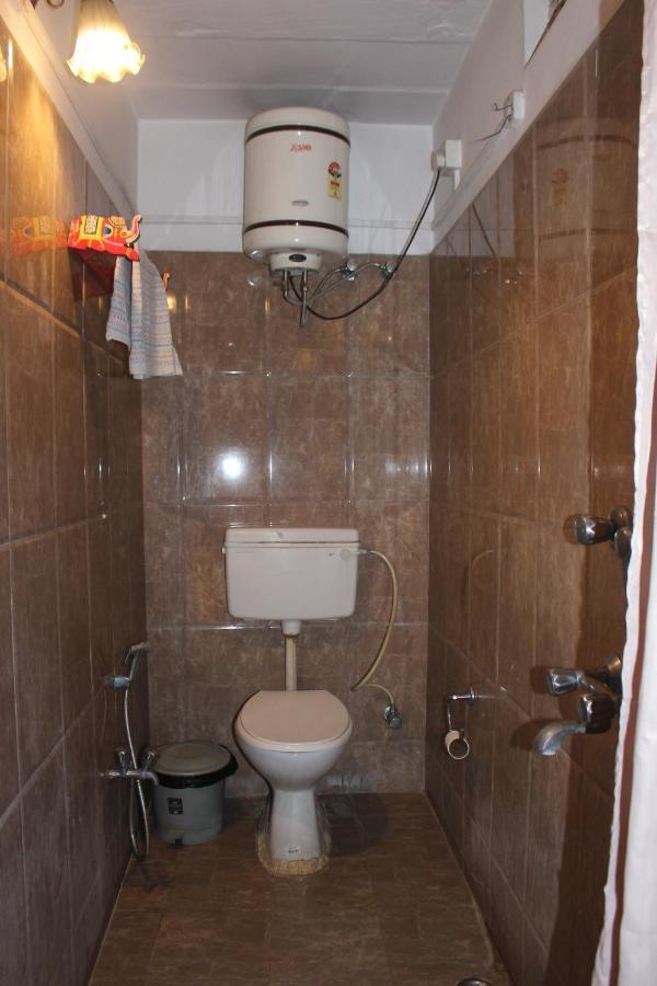 ורנאסי Cozy Inn מראה חיצוני תמונה