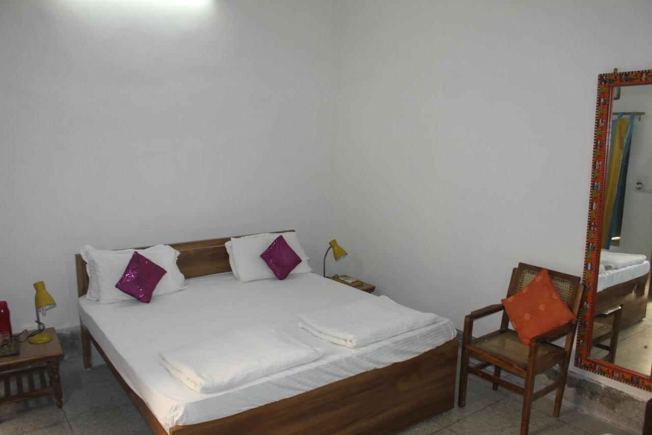 ורנאסי Cozy Inn מראה חיצוני תמונה